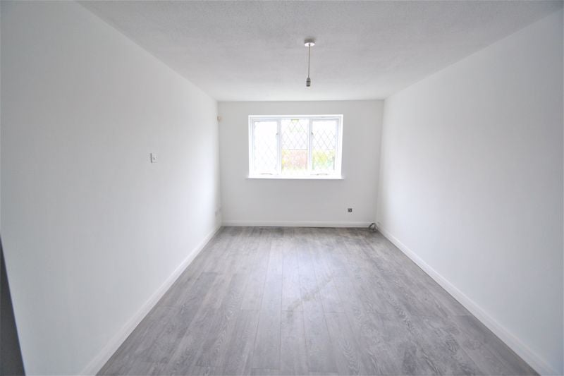 Flat Moorfield Chase in Farnworth