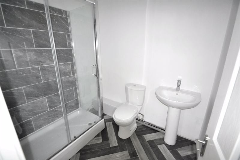 Flat Moorfield Chase in Farnworth