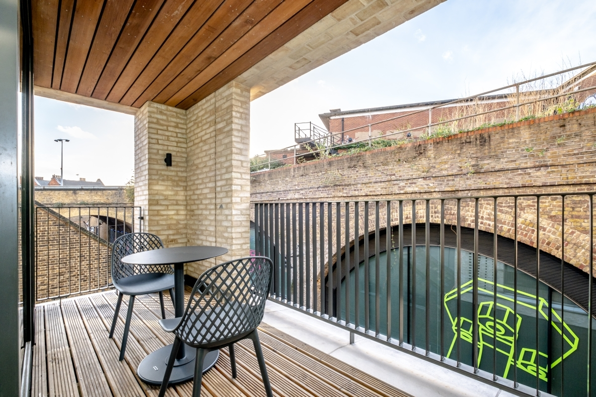 Flat Clink Street in Greater London