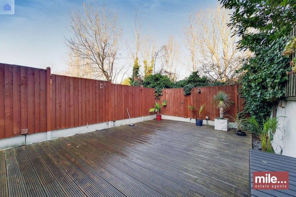 Flat Purves Road in London