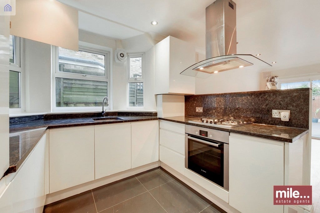 Flat Purves Road in London