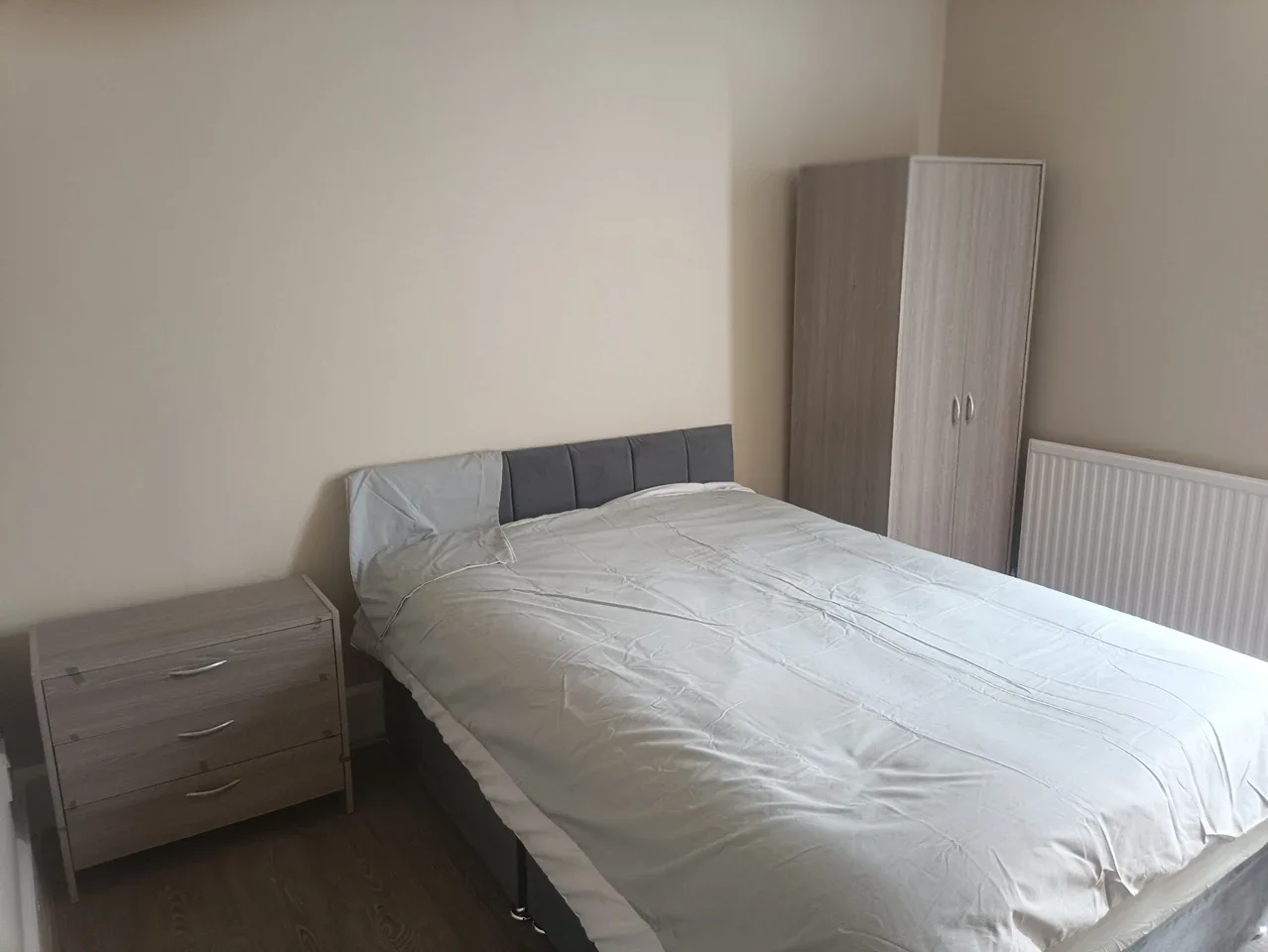 Room Desborough Road in High Wycombe