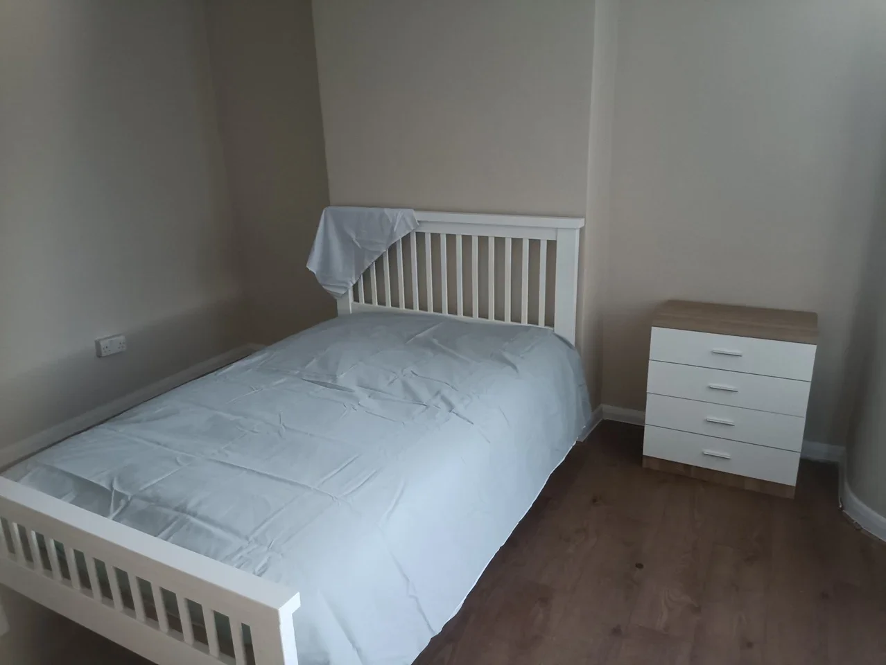 Room Desborough Road in High Wycombe