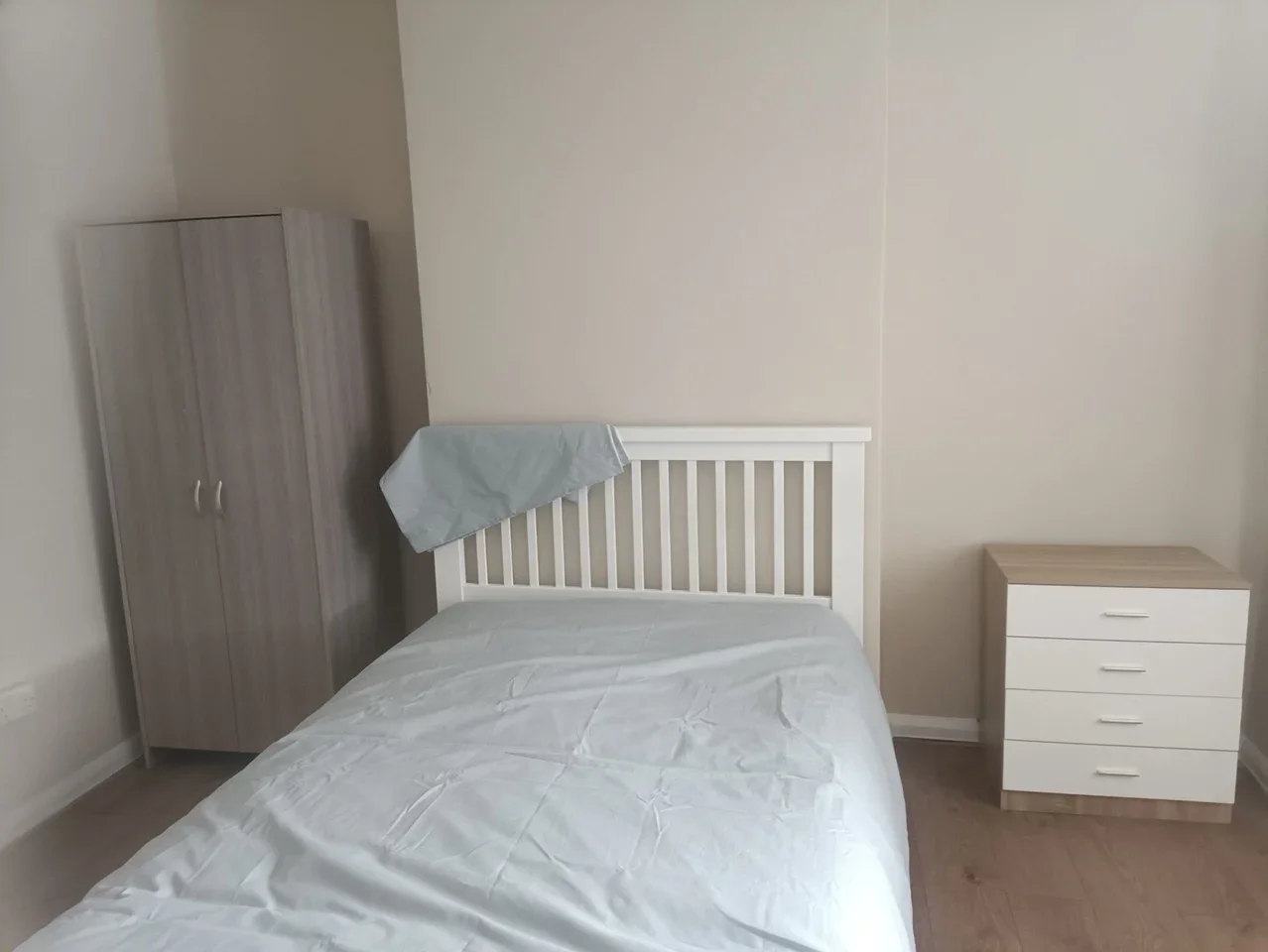 Room Desborough Road in High Wycombe