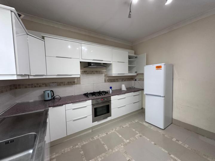 Flat Flaxman Road in Greater London