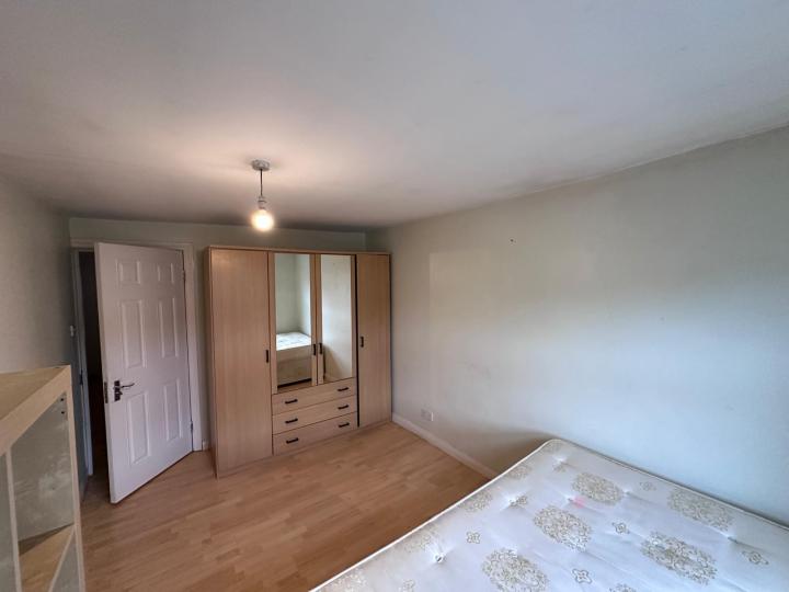 Flat Flaxman Road in Greater London