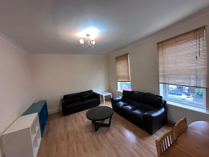 Flat Flaxman Road in Greater London