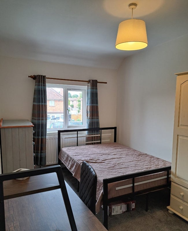 Room Fonthill Road in Bristol