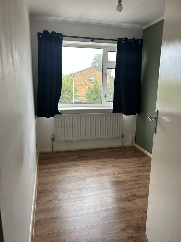 Room Farnham Road in Poole