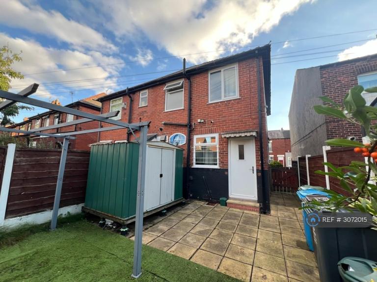 House Thompson Lane in Chadderton