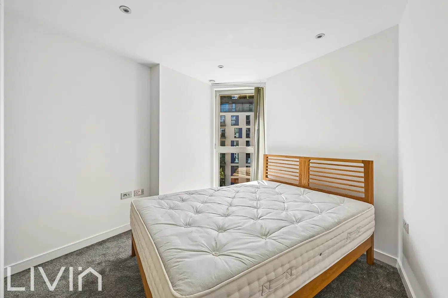 Flat Saffron Square in Greater London