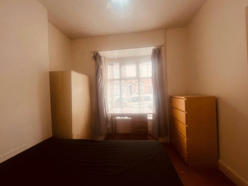 Room Dawlish Road in Birmingham
