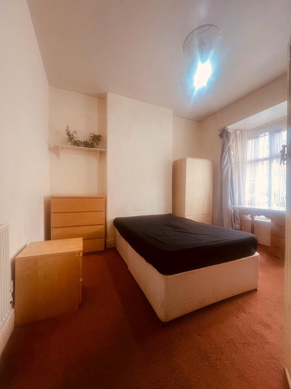 Room Dawlish Road in Birmingham