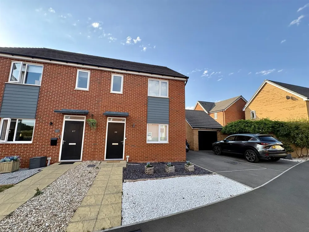 House Apple Tree Close in Taunton