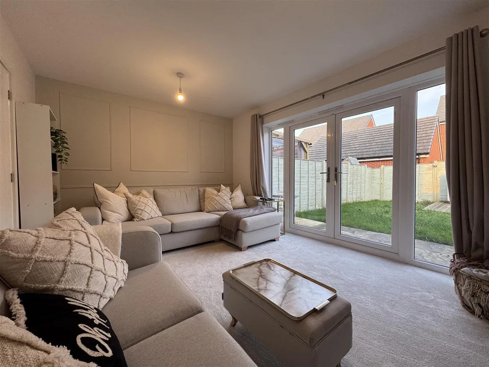 House Apple Tree Close in Taunton