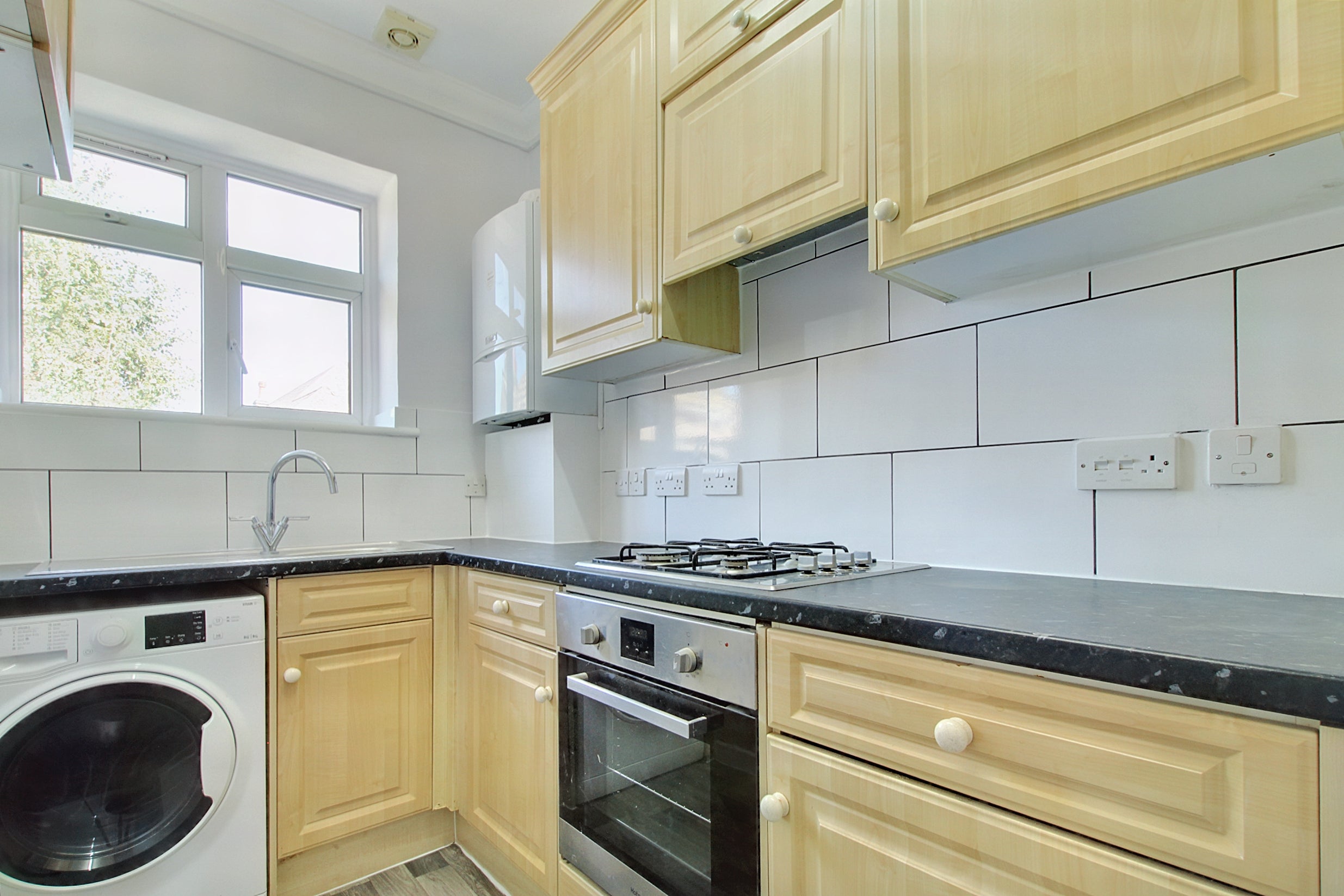 Flat Coldharbour Lane in Greater London