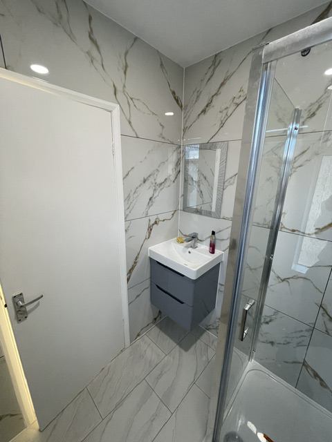 Room Hardwicke Road in Greater London