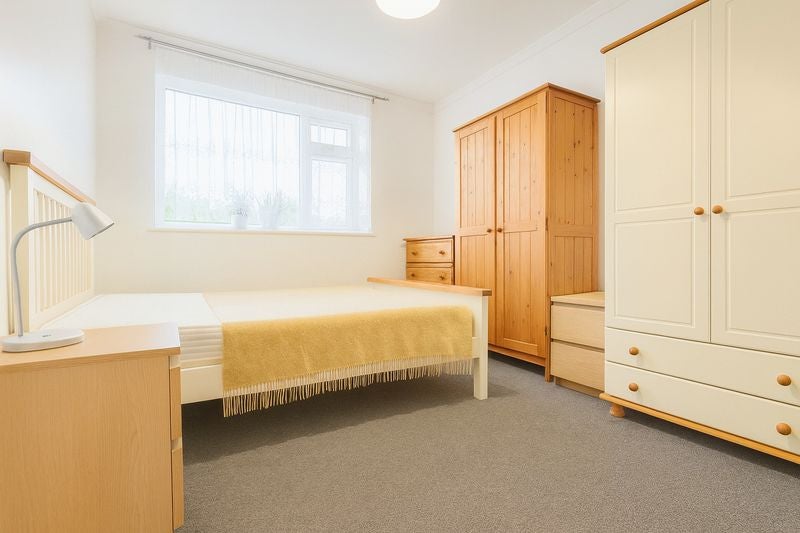 Flat Palmerston Road in Greater London
