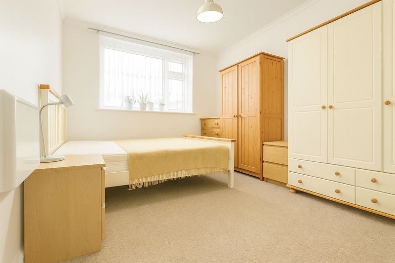Flat Palmerston Road in Greater London