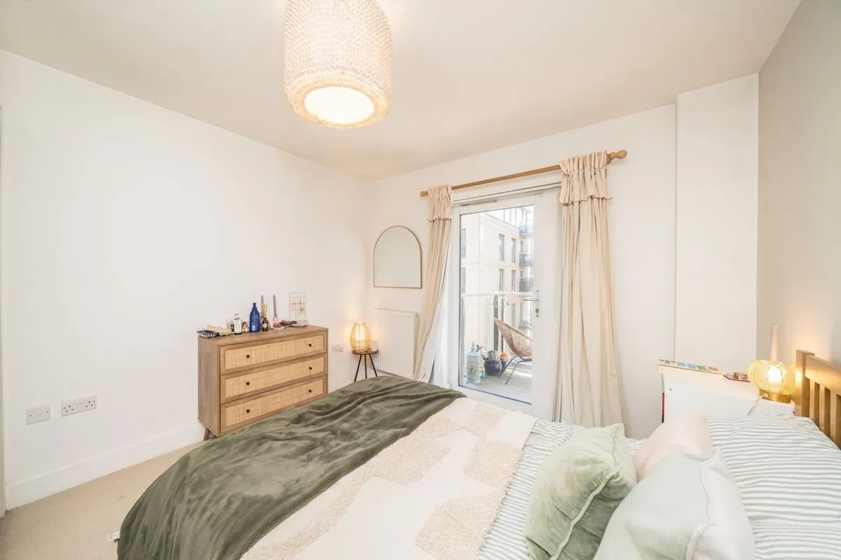 Flat Dragmore Street in Greater London