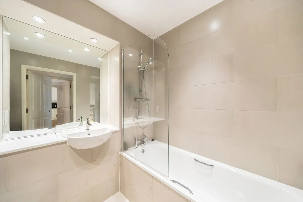 Flat Dragmore Street in Greater London