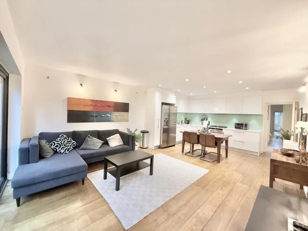 Flat Willesden Lane in Greater London