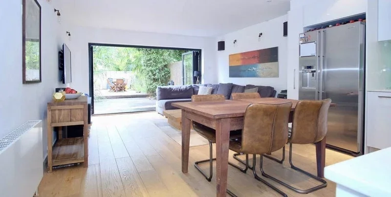 Flat Willesden Lane in Greater London