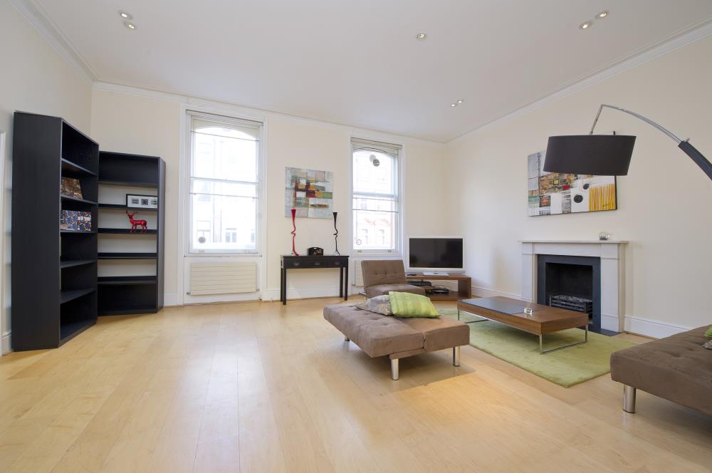 Flat Roland Gardens in Greater London