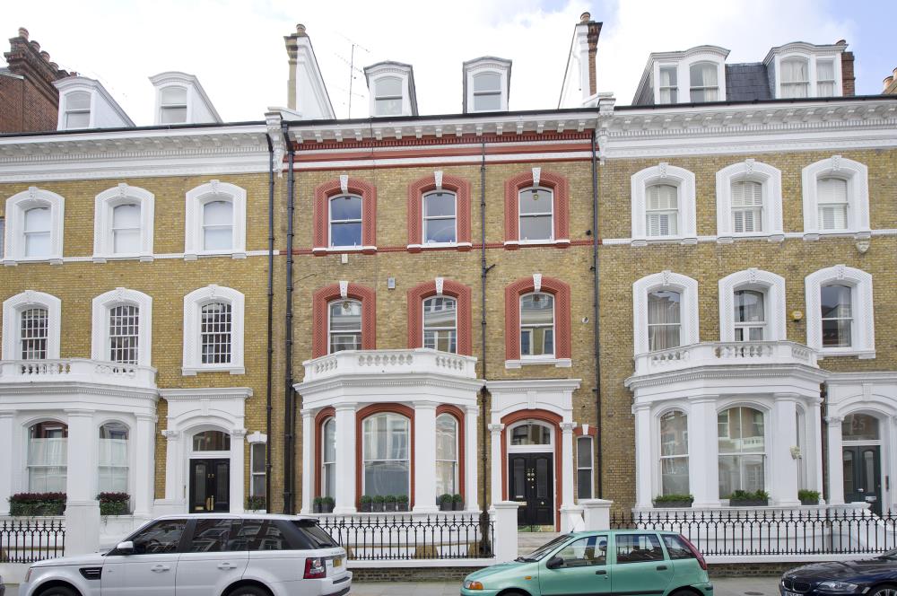Flat Roland Gardens in Greater London