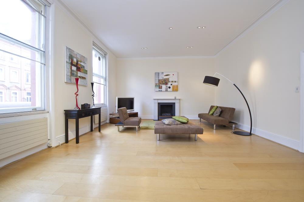Flat Roland Gardens in Greater London