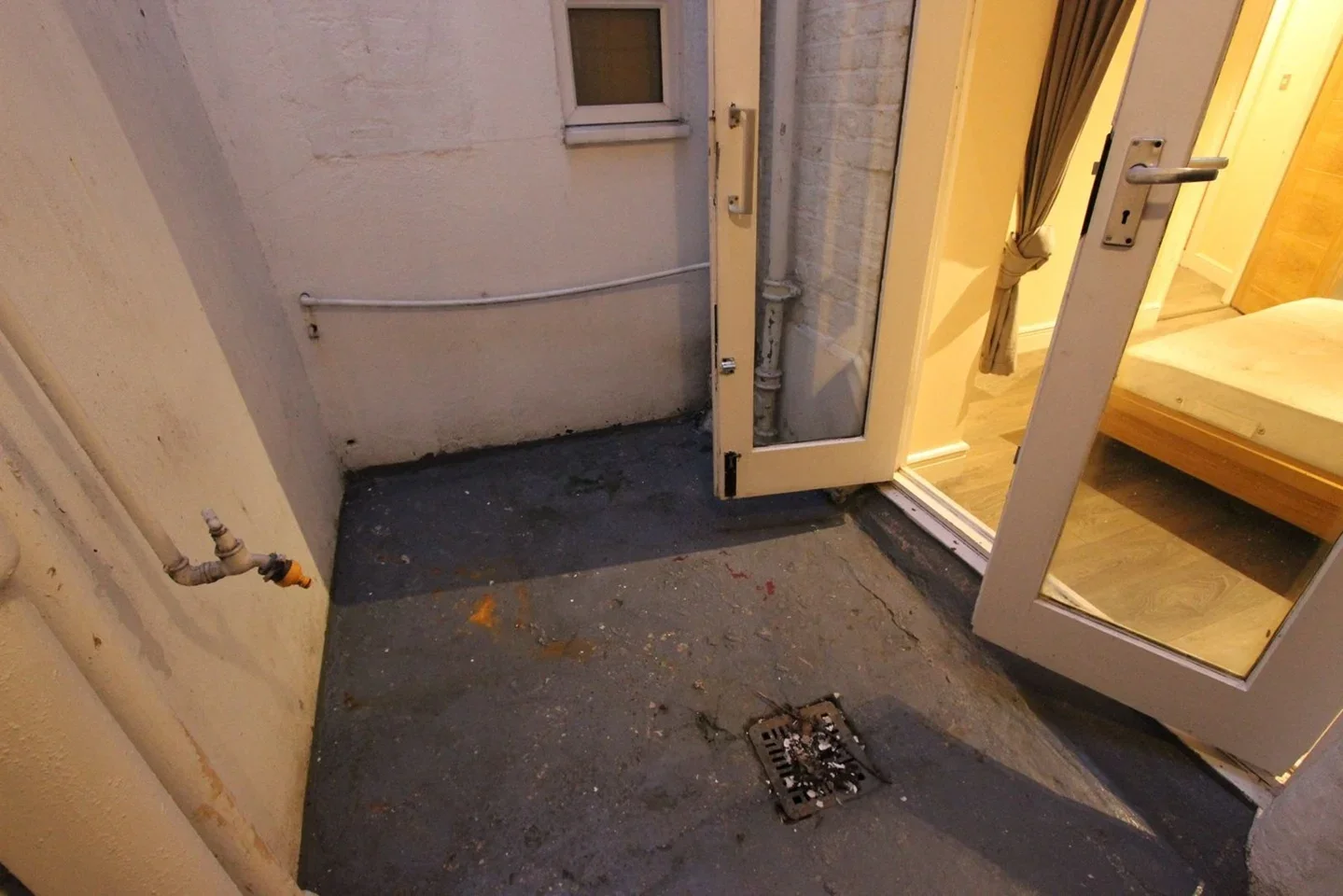 Flat Cleveland Street in Greater London