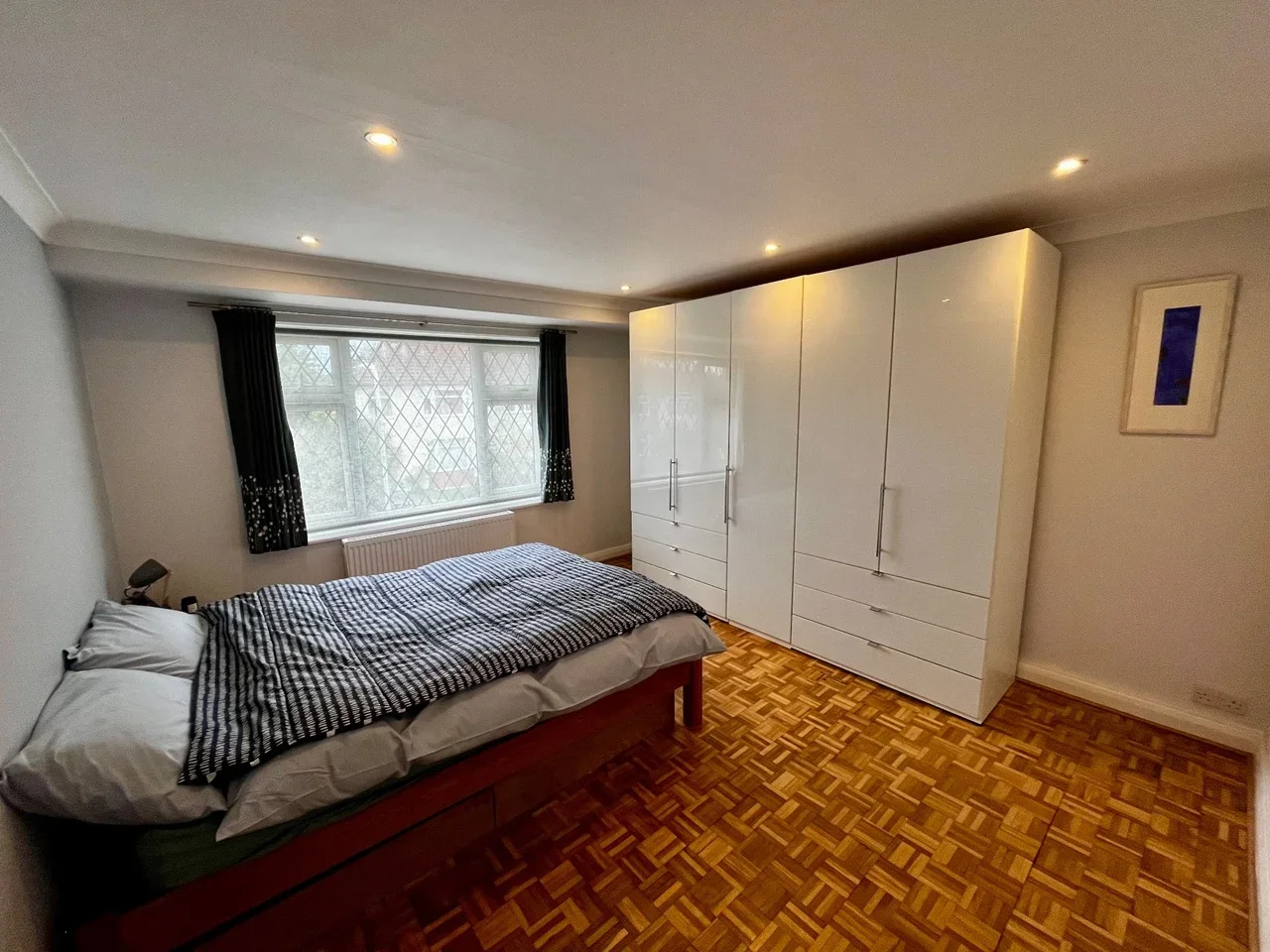 Flat Hawthorne Avenue in Greater London