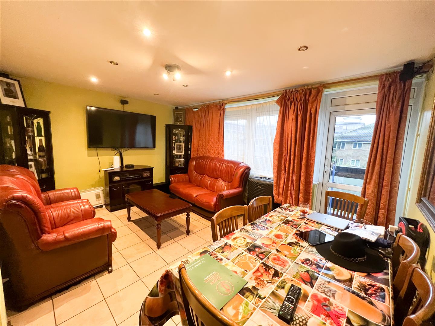 Flat Hampson Way in Greater London