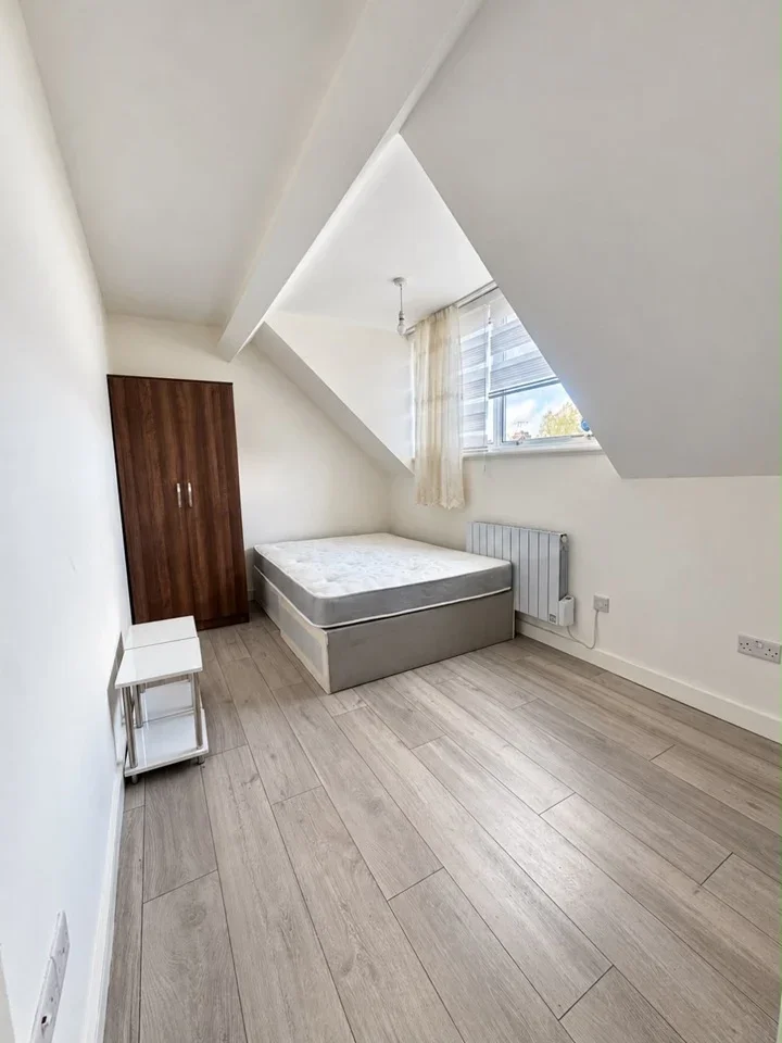 Flat St Joan's Road in Greater London