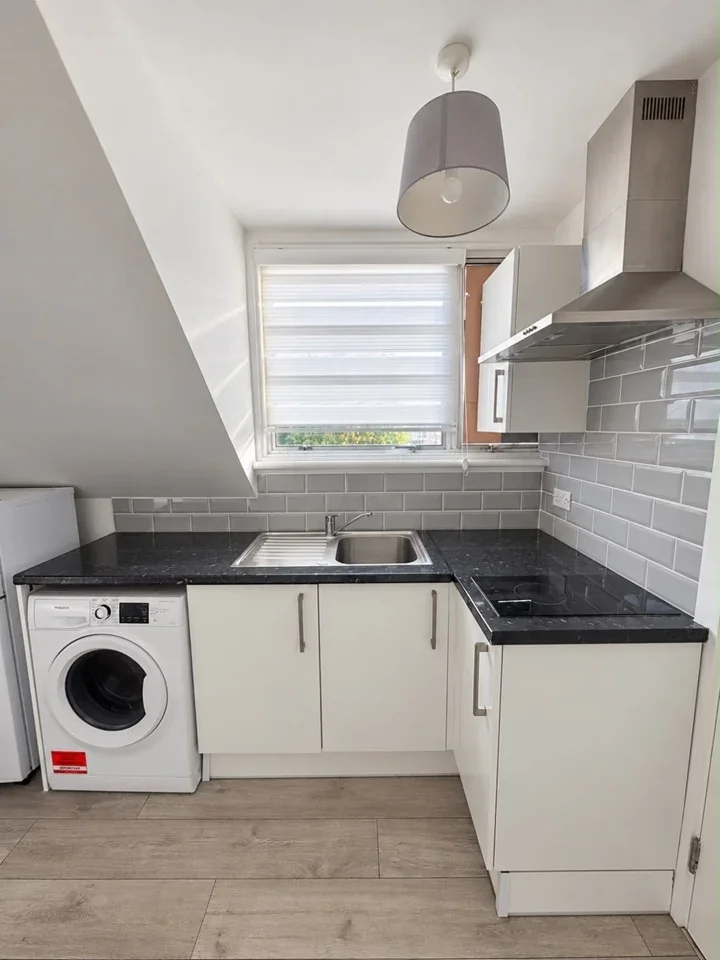 Flat St Joan's Road in Greater London