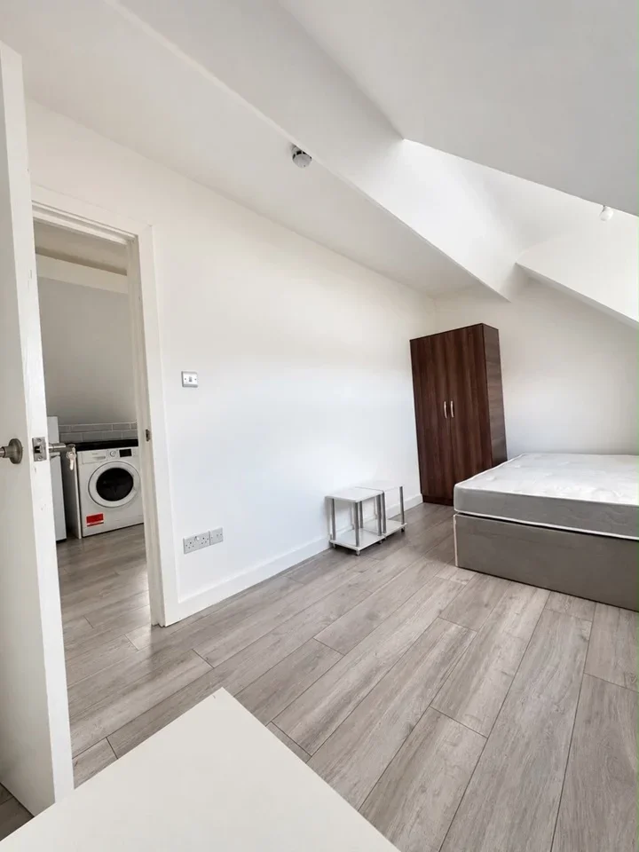 Flat St Joan's Road in Greater London