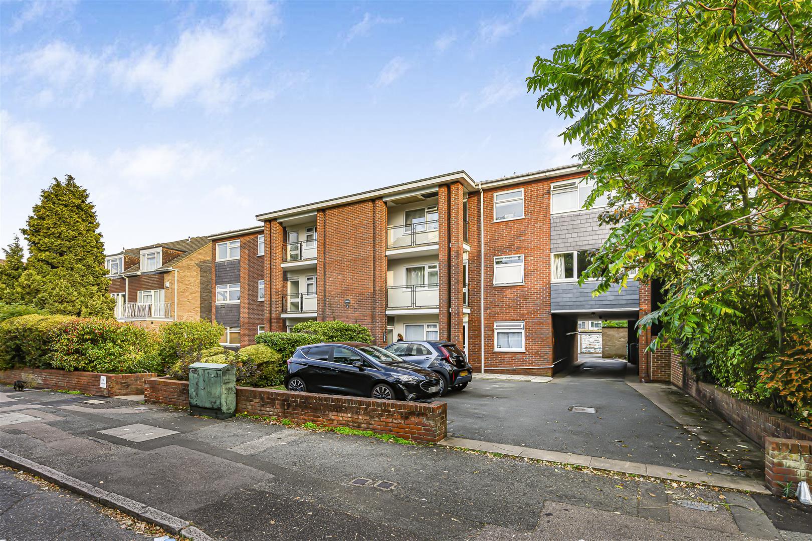 Flat The Ridgeway in Greater London
