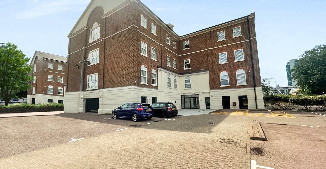 Flat Maritime Way in Gillingham