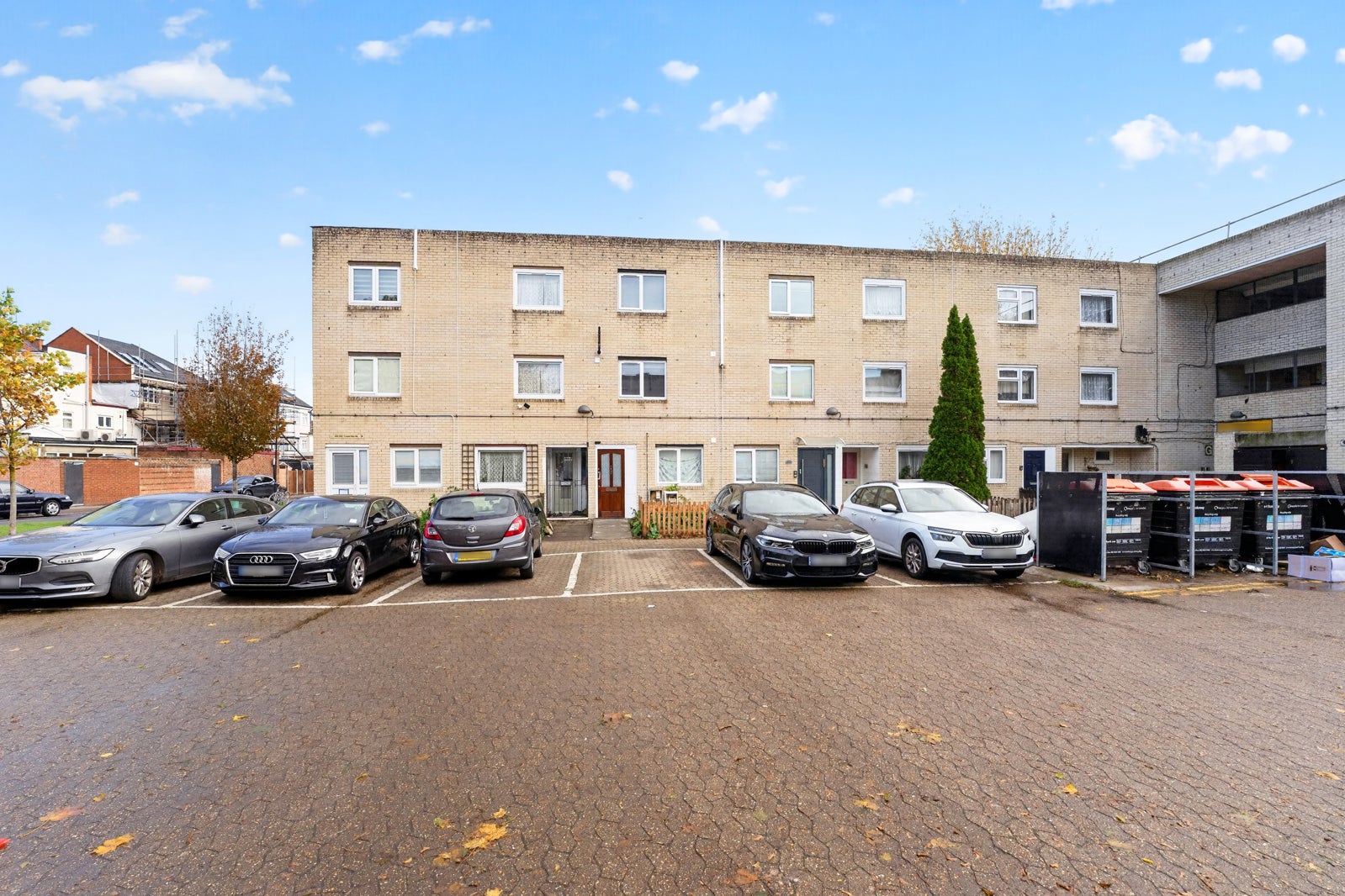 Flat Saw Mill Way in Greater London