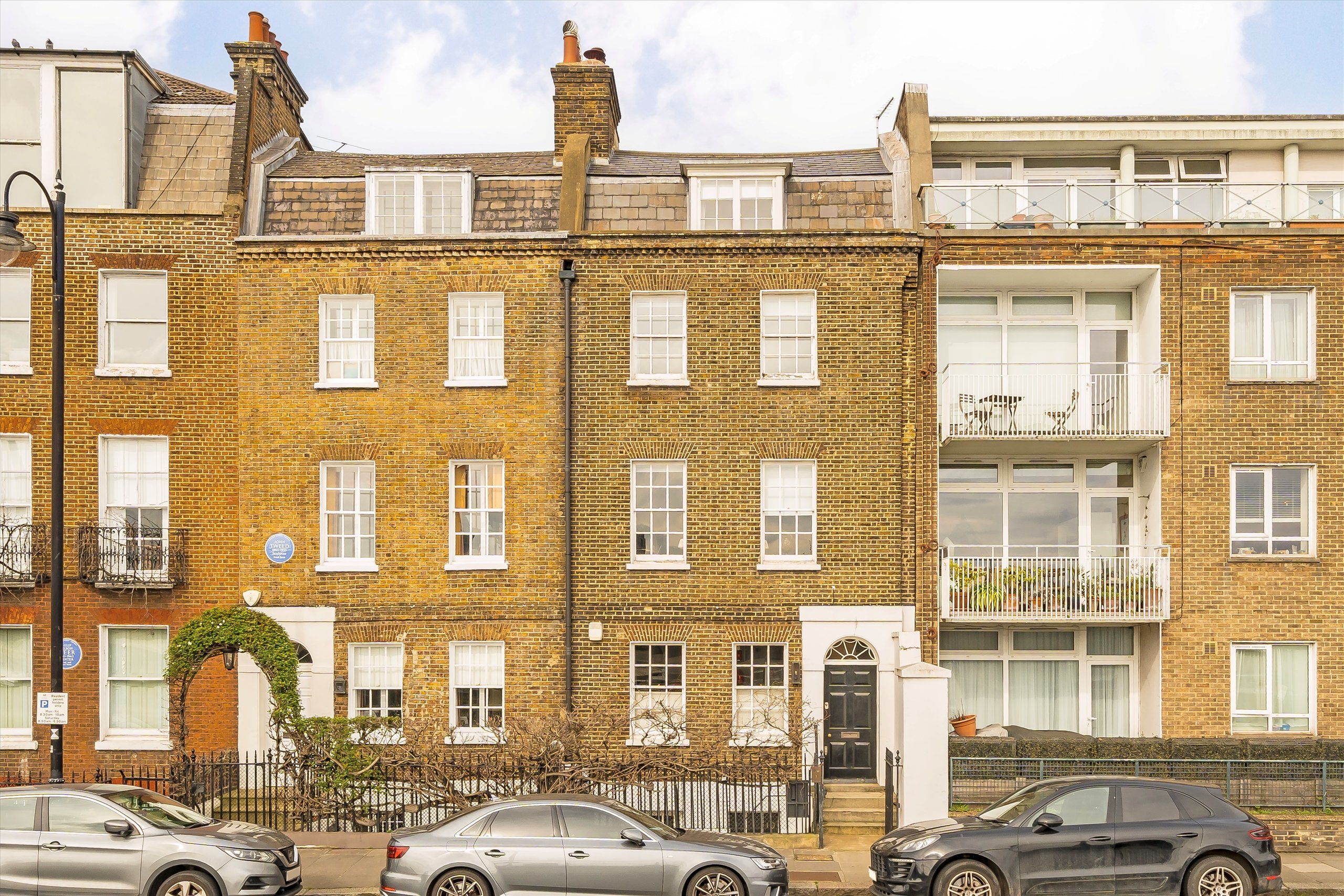 Flat Cheyne Walk in Greater London