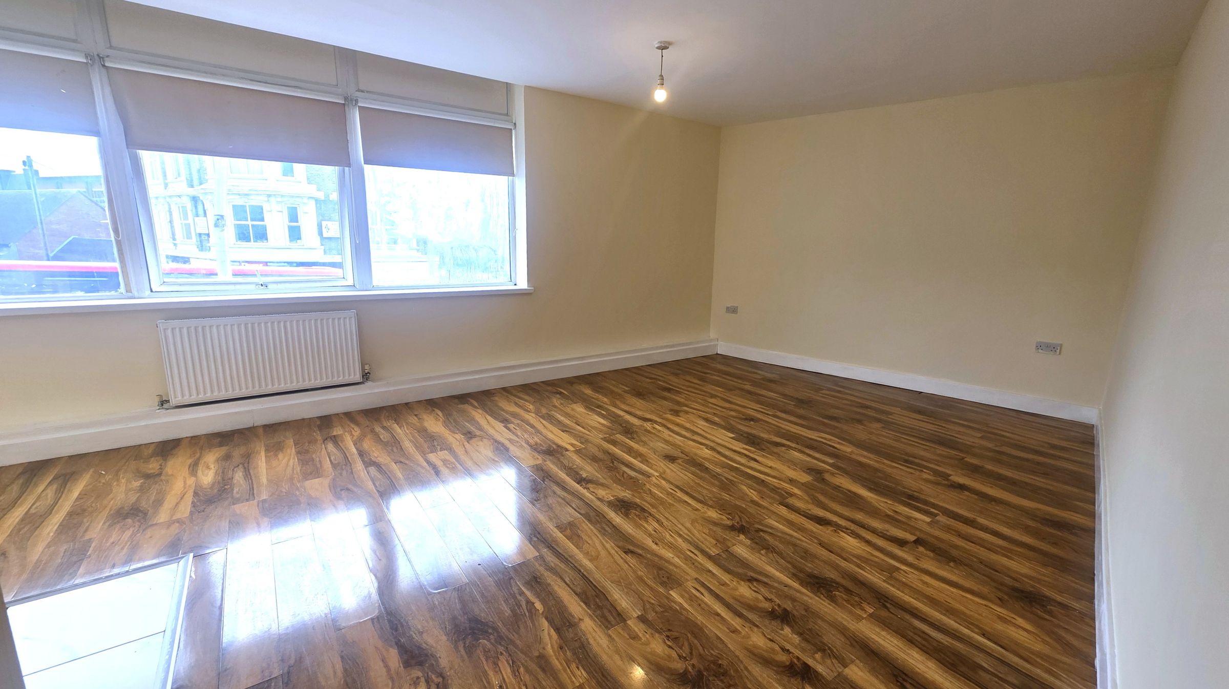Flat Cranbrook Road in Greater London