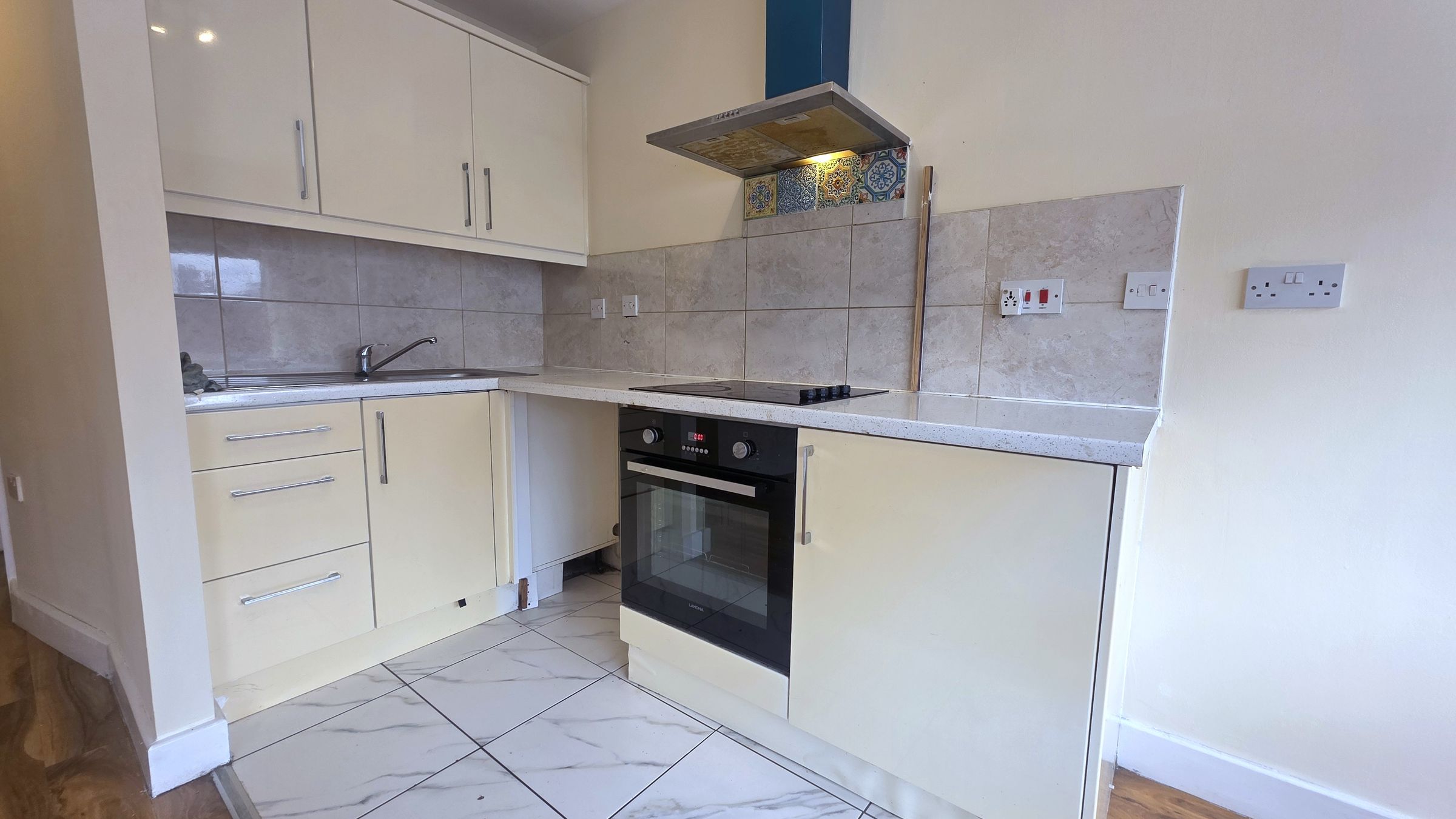 Flat Cranbrook Road in Greater London