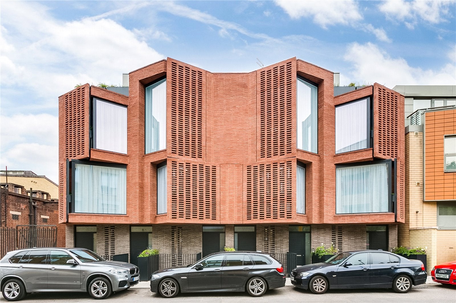 Flat Corsica Street in Greater London