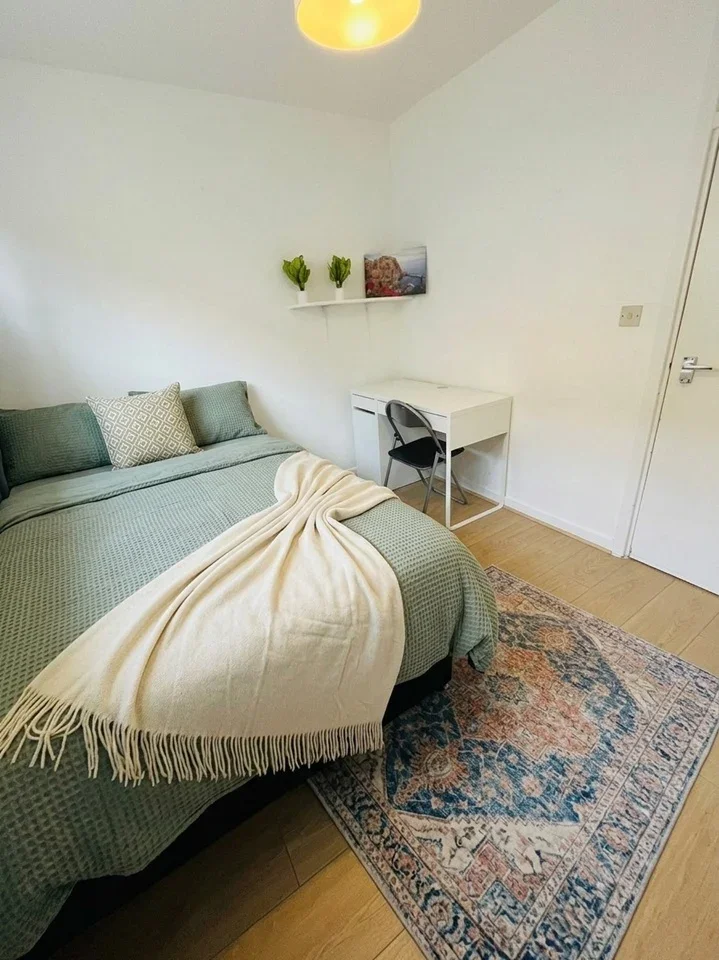 Room Bishop's Bridge Road in City of Westminster