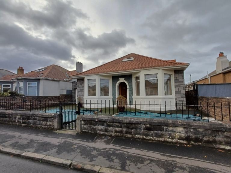 House Milton Crescent in City of Edinburgh