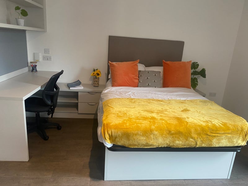 Room Erskine Street in Liverpool