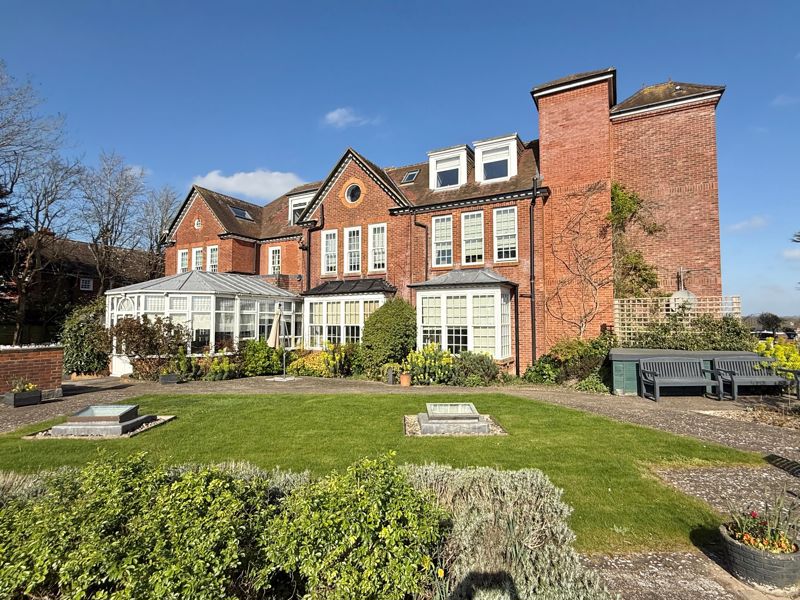House Spring Lane in Cookham Dean