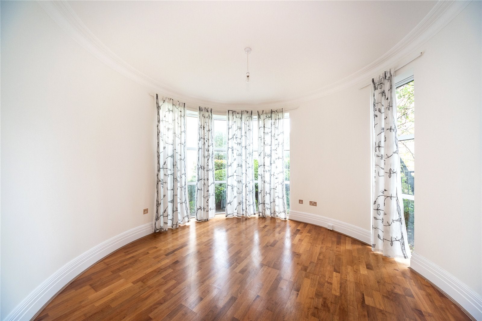 Flat Melliss Avenue in Greater London
