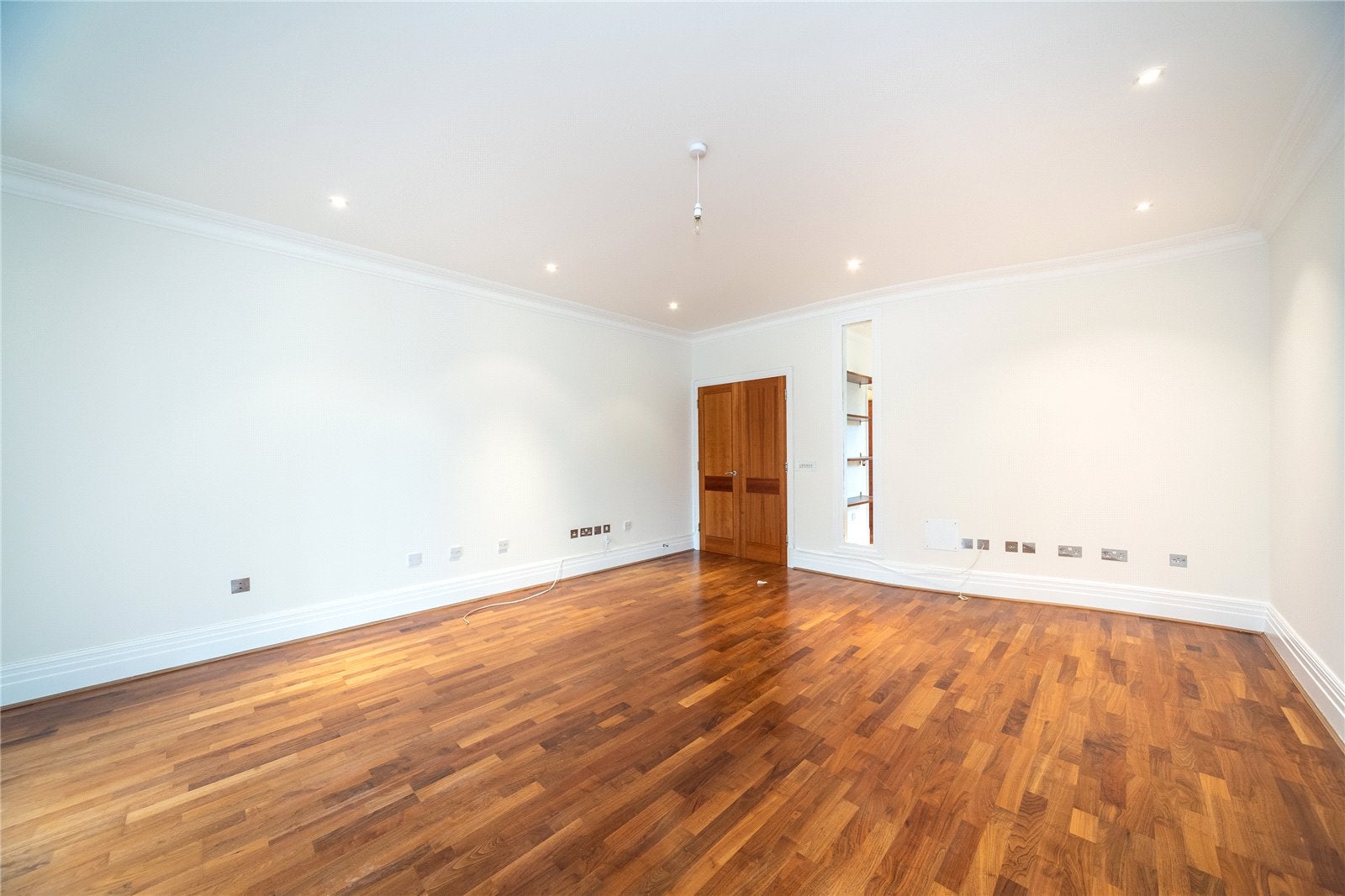 Flat Melliss Avenue in Greater London