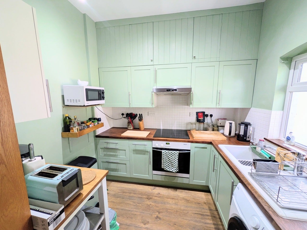 Room Ladbroke Road in Greater London